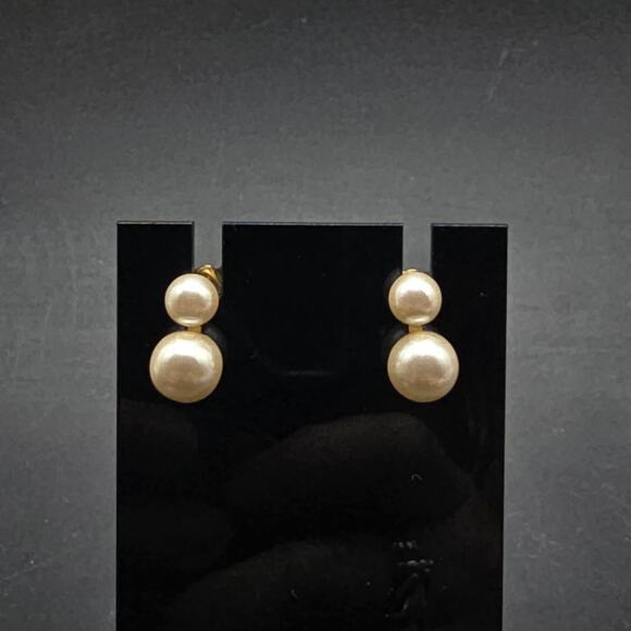 Avon 1989 Pearlessence Earrings In Box Faux Pearl Stud Pierced Classic Timeless - Picture 5 of 8